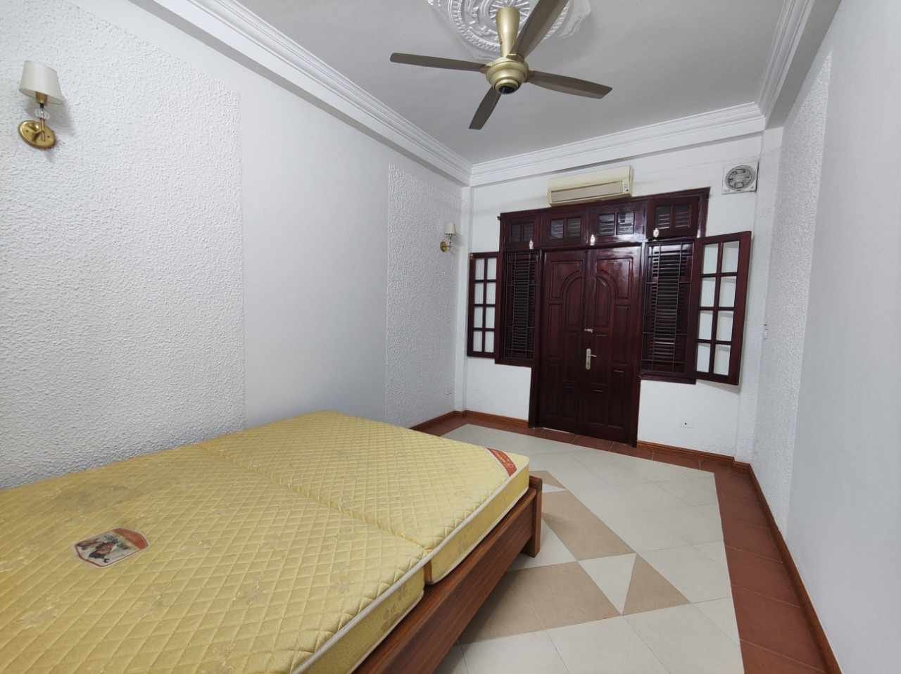 CHO THUÊ NHÀ KIM MÃ 4 TẦNG 52 M CHO THUÊ NHÀ KIM MÃ 4 TẦNG 52 M