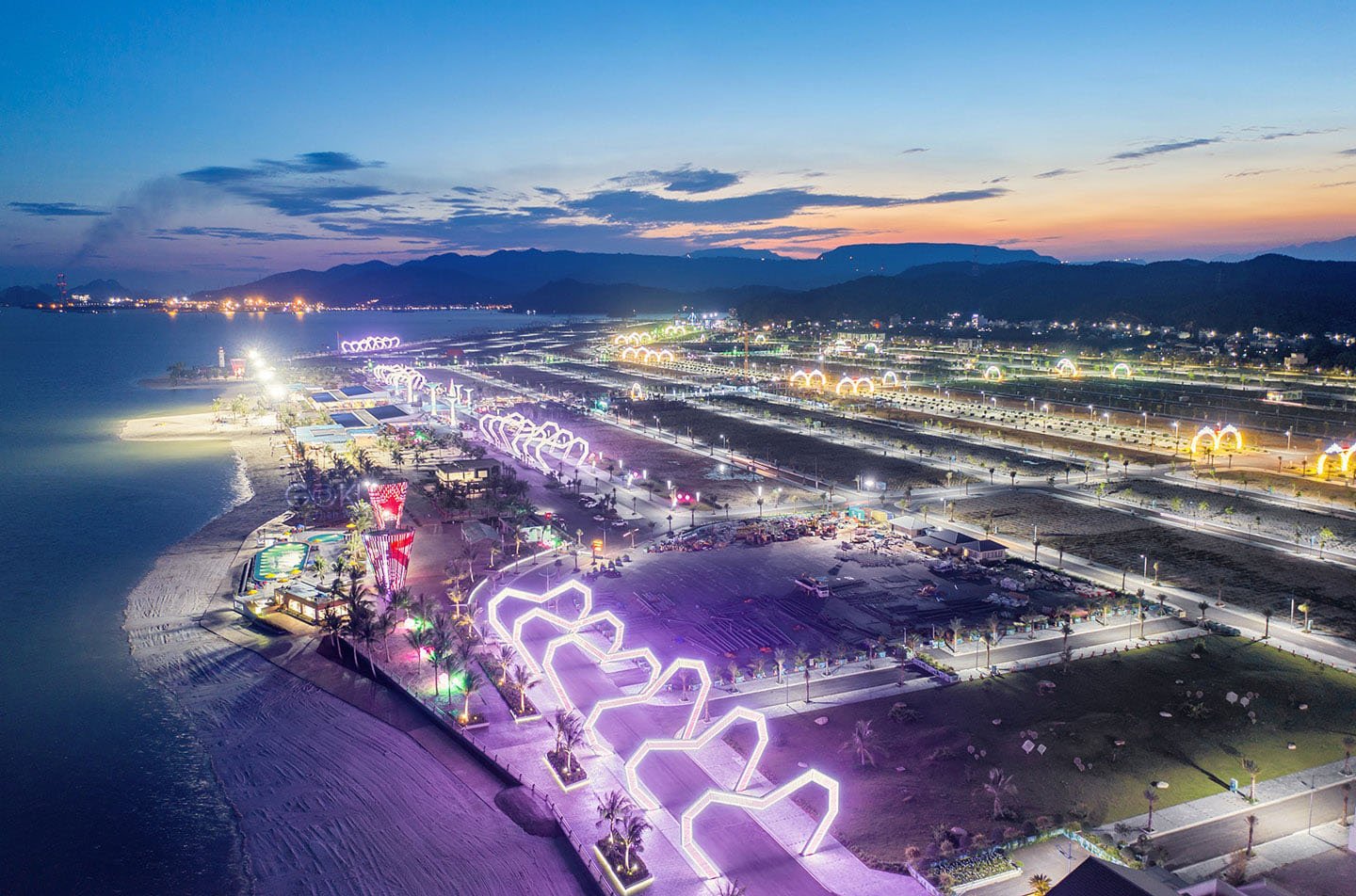 ĐẤT NỀN PHƯƠNG ĐÔNG - VÂN ĐỒN ĐẤT NỀN PHƯƠNG ĐÔNG - VÂN ĐỒN