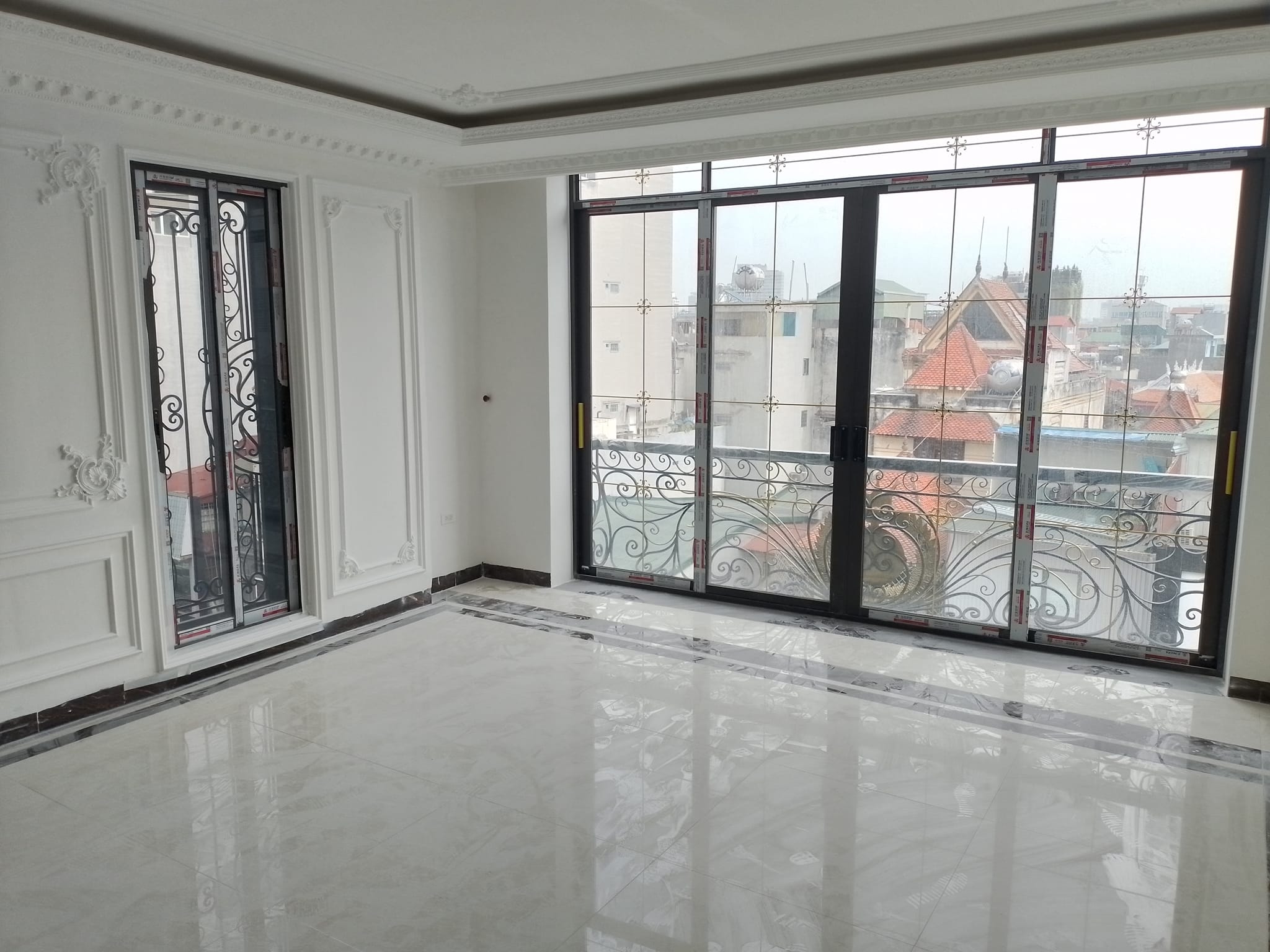 CHO THUÊ TÒA NHÀ MẶT ĐƯƠNG TÔN ĐỨC THẮNG ĐỐNG ĐA 170M 5 TẦNG 