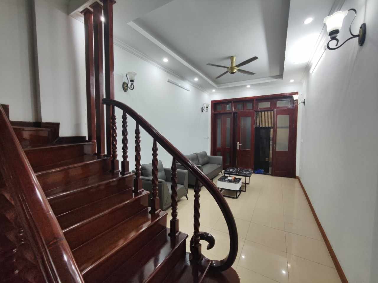 CHO THUÊ NHÀ KIM MÃ 4 TẦNG 52 M - M29011